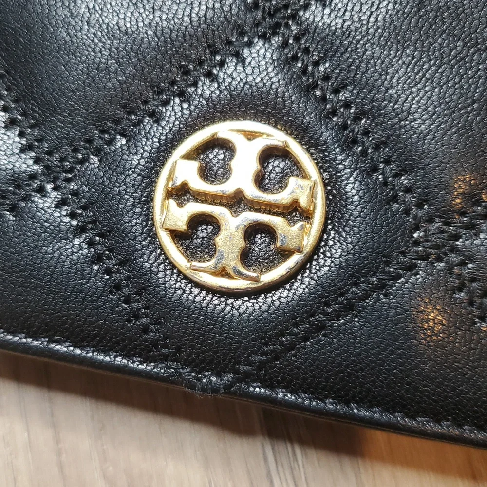 Tory Burch Quilted Willa Medium Wallet - Picture 2 of 10